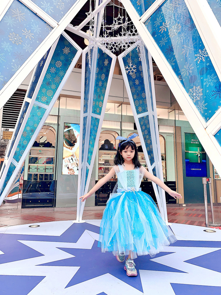 【親子景點】終於朝聖到艾莎、安娜公主囉SOGO忠孝館魔雪 【親子景點】終於朝聖到艾莎、安娜公主囉SOGO忠孝館魔雪