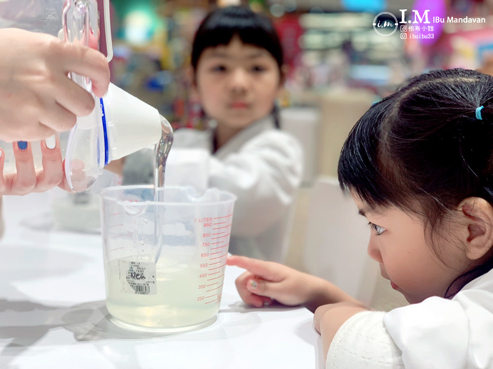 風靡全球的觸感遊戲!UNIQUE 史萊姆實驗室好玩又安全無 風靡全球的觸感遊戲!UNIQUE 史萊姆實驗室好玩又安全無