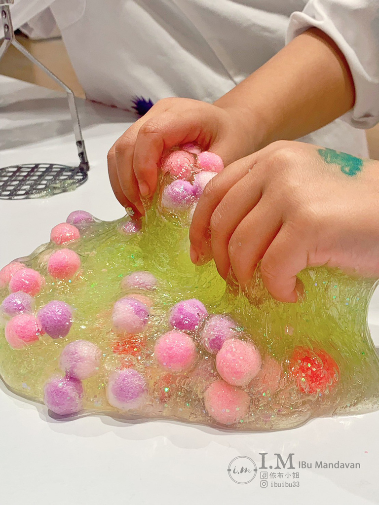 風靡全球的觸感遊戲!UNIQUE 史萊姆實驗室好玩又安全無 風靡全球的觸感遊戲!UNIQUE 史萊姆實驗室好玩又安全無