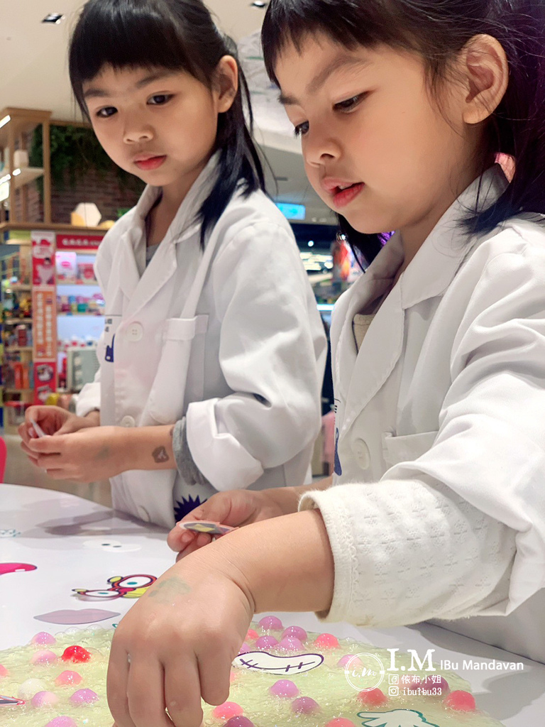 風靡全球的觸感遊戲!UNIQUE 史萊姆實驗室好玩又安全無 風靡全球的觸感遊戲!UNIQUE 史萊姆實驗室好玩又安全無