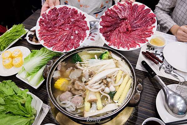台中溫體牛火鍋 尚牛二館 溫體牛肉火鍋 現切牛肉超級新鮮 牛骨湯頭濃郁鮮甜完全不膩口 2020必比登台中