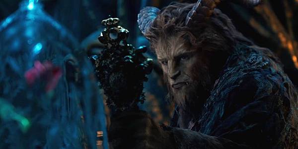 Beauty-and-the-Beast-Trailer-Hand-mirror.jpg