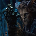 Beauty-and-the-Beast-Trailer-Hand-mirror.jpg