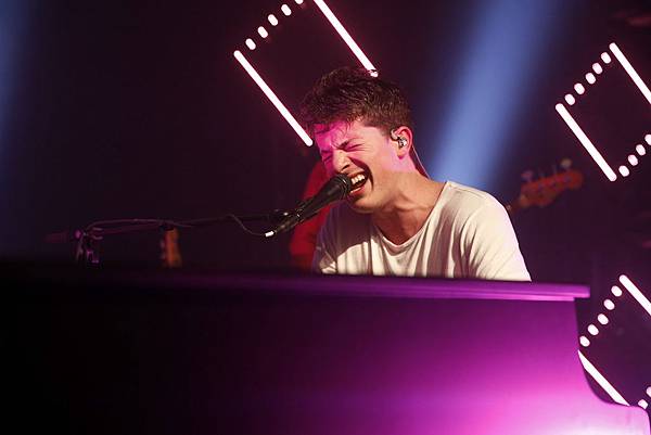 charlie-puth-live-in-philadelphia-4416-c0f3344fbc9f2029.jpg