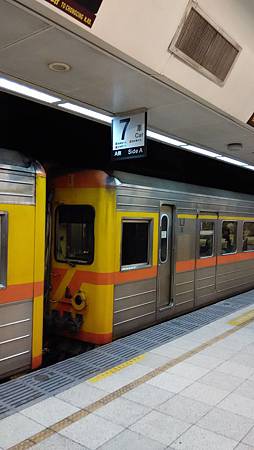 自強號火火車與車箱標示 自強號火火車與車箱標示