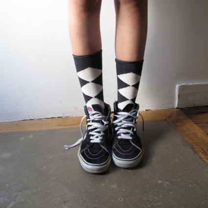 socks-triangles-dark-base