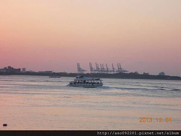 2014111801遠眺台北港