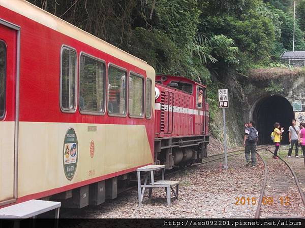 36火車停靠獨立山站