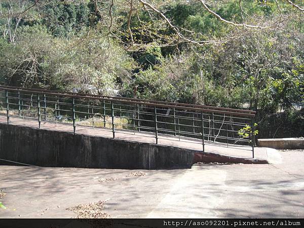 2016010408廣場往步道的斜坡道 2016010408廣場往步道的斜坡道