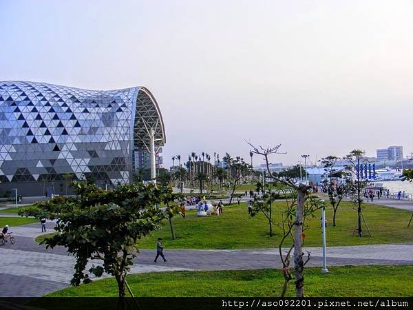 2016082723遠眺展覽館前綠地