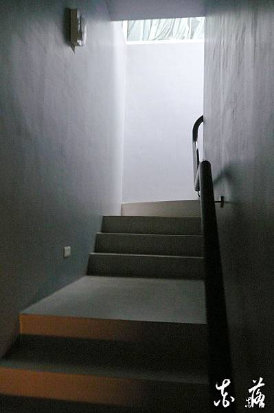 弄妹窗簾-Entrance-Stairs