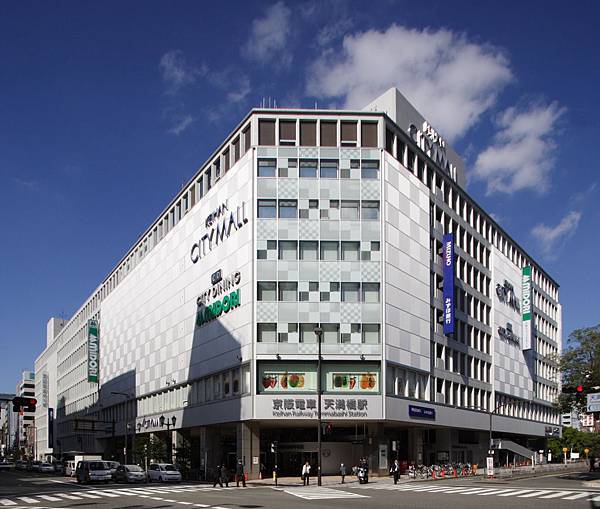 Tenmabashi_station_Osaka_JPN_001.jpg