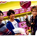 2012-ARASHI LIVE TOUR Popcorn 場刊 SHOP照-團體06.jpg