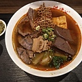 麻辣牛肉麵1