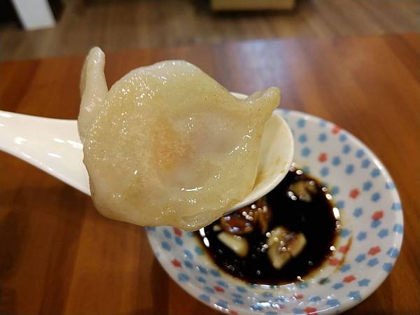 【美食】永和樂華夜市│鍋貼直營專賣店佳佳香冷凍水餃9