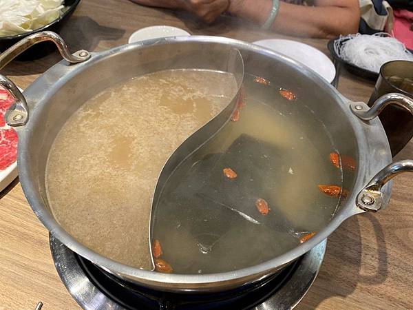 澤鍋物的湯頭.JPG