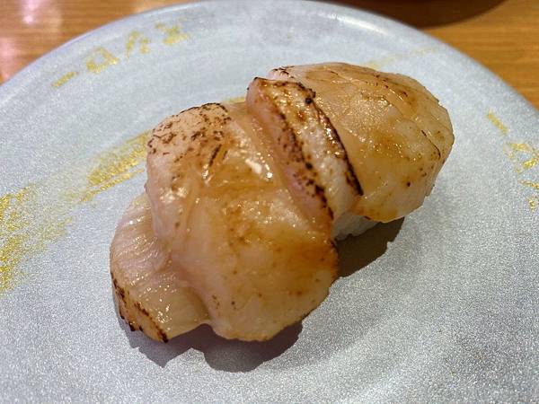 白盤子-鹽烤日本產貝柱.jpg