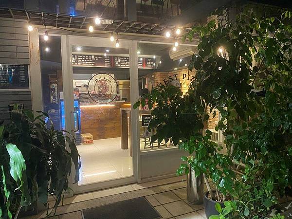 【食】【新北市淡水】周末~來罐啤酒配披薩@Best Pizza1.jpg