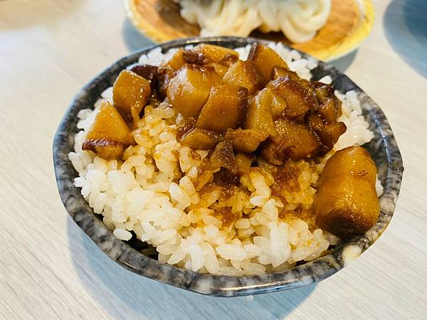 燒瓶子台中財神爺滷肉飯 (2).jpg