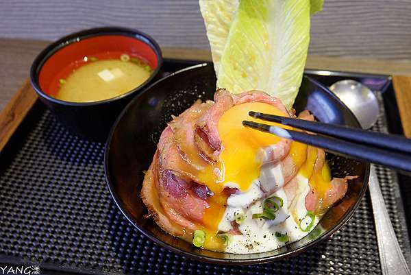 台北 山丼玫瑰和牛丼 用肉堆出小火山 Yang漾的趴趴照 痞客邦