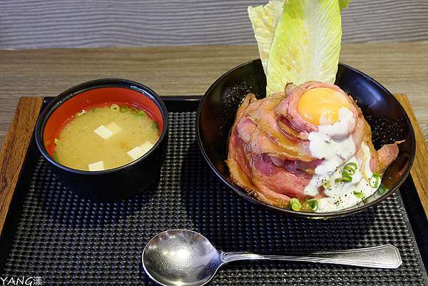 台北 山丼玫瑰和牛丼 用肉堆出小火山 Yang漾的趴趴照 痞客邦