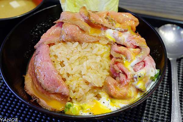 台北 山丼玫瑰和牛丼 用肉堆出小火山 Yang漾的趴趴照 痞客邦