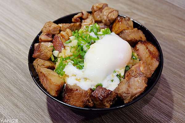 台北 山丼玫瑰和牛丼 用肉堆出小火山 Yang漾的趴趴照 痞客邦