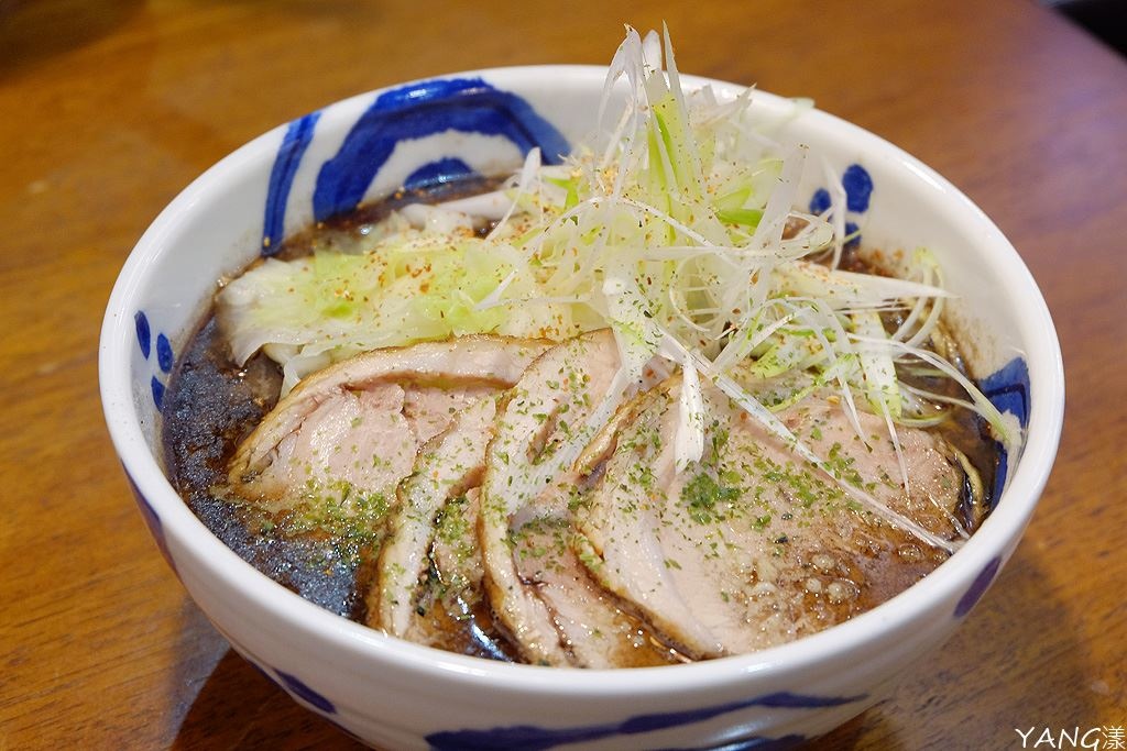 黑ニンニクラーメン