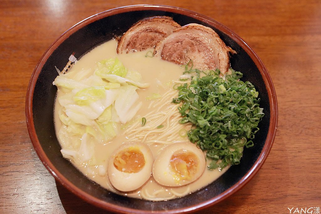 濃厚な豚骨ラーメン