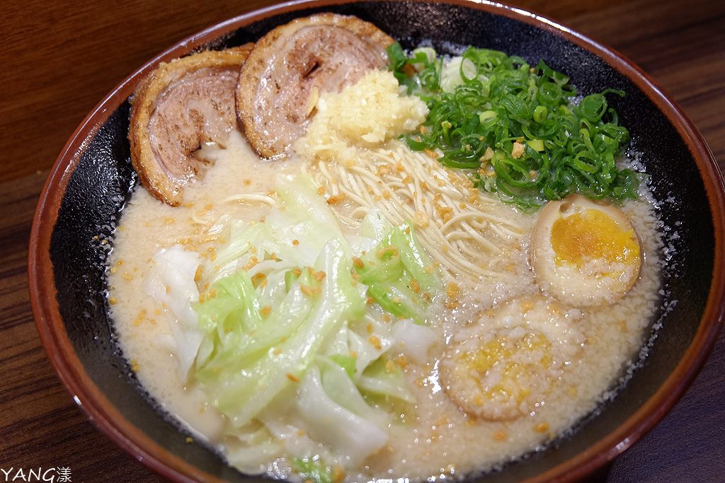 濃ニンニク豚骨ラーメン