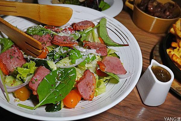 H&W Restaurant and Bar