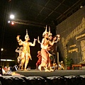 不過還好柬埔寨的民俗舞蹈音樂節奏很輕快