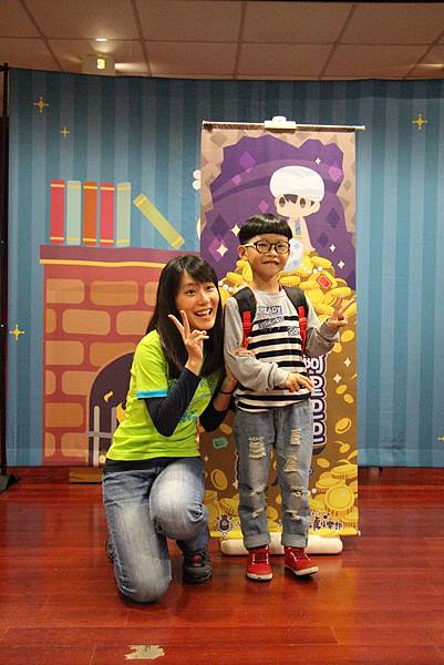 小粉絲與凱婷合影