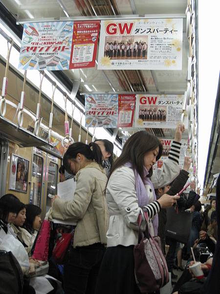 女性車廂裡多半是女生會注意到的廣告