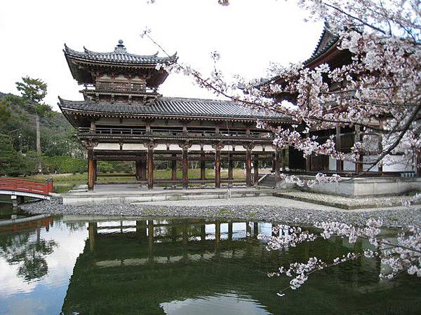 在水之上的平等院