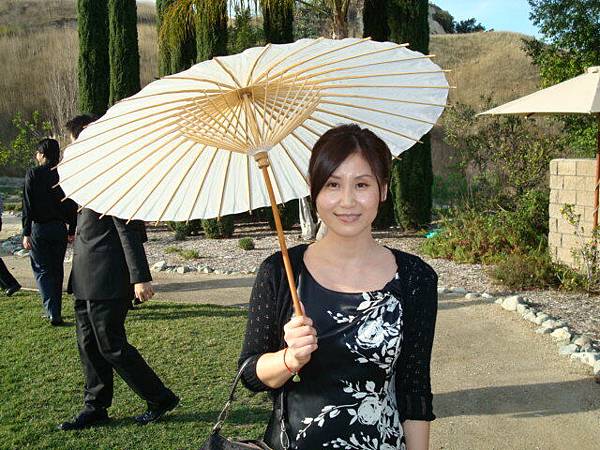 這些可愛的小陽傘是教堂提供的