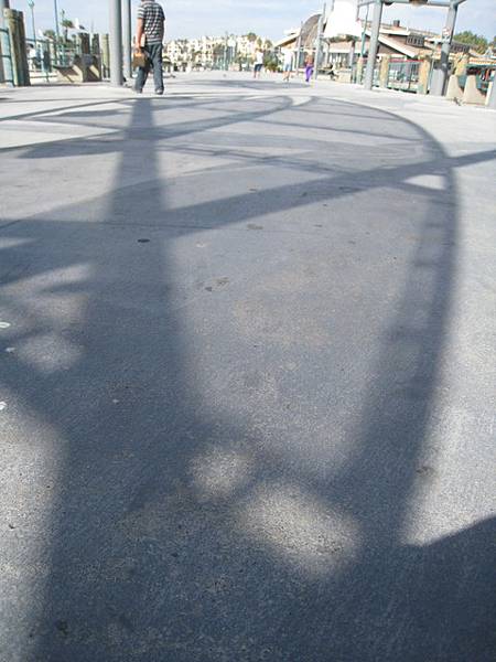 拍回回家才發現 地上還蠻不乾淨的 哈哈 但是光影很美