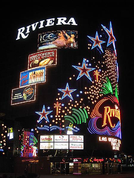 ＲＩＶＩＥＲＡ有點老了　床很不錯舒服　但飯店其他設備就很普通