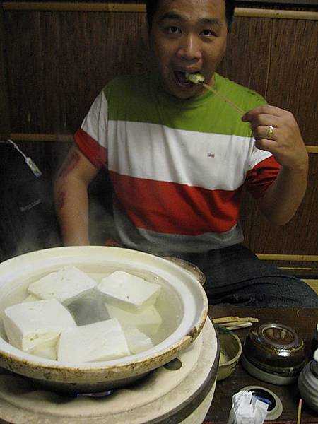 Honey早就已經不知道吃到哪裡去了  只有我還在拍照