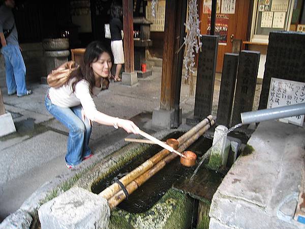 先去跟法善寺橫町裡的神明打打招呼