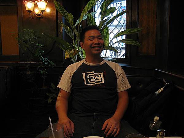 然後老公就露出憨笑了 哈哈哈哈哈
