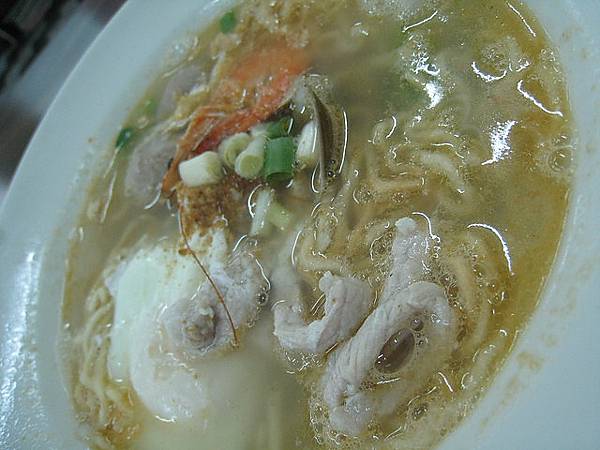這家的湯頭我覺得是台南的鍋燒意麵店家中 最好吃的
