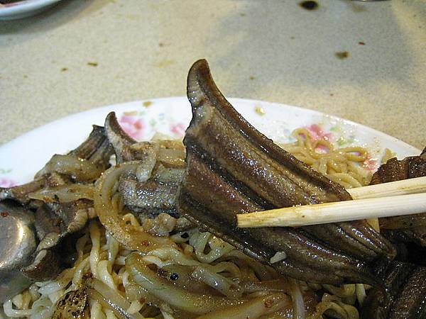 這家的乾炒鱔魚意麵真是好吃到掉下巴耶