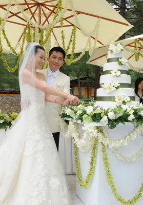 white-green wedding cake