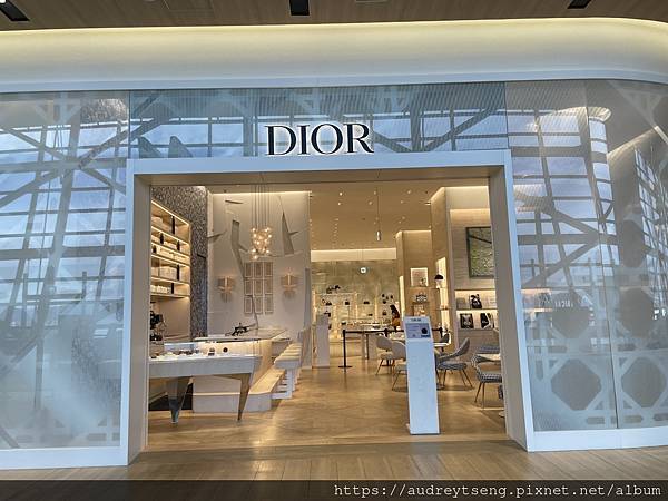 Dior cafe~ 高貴的小蛋糕❤️ Dior cafe~ 高貴的小蛋糕❤️