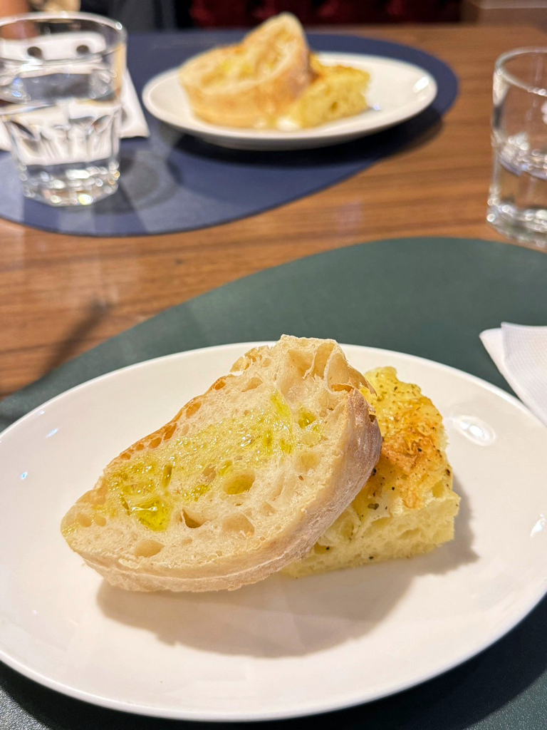 台南美食推薦【暖心時光義法小館】享用精緻義法料理│酥脆佛卡夏麵包