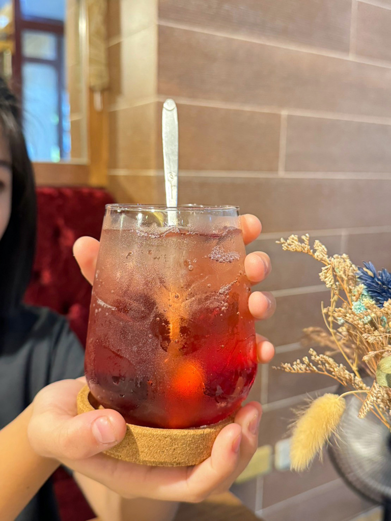 台南美食推薦【暖心時光義法小館】享用精緻義法料理│聖誕氣泡飲