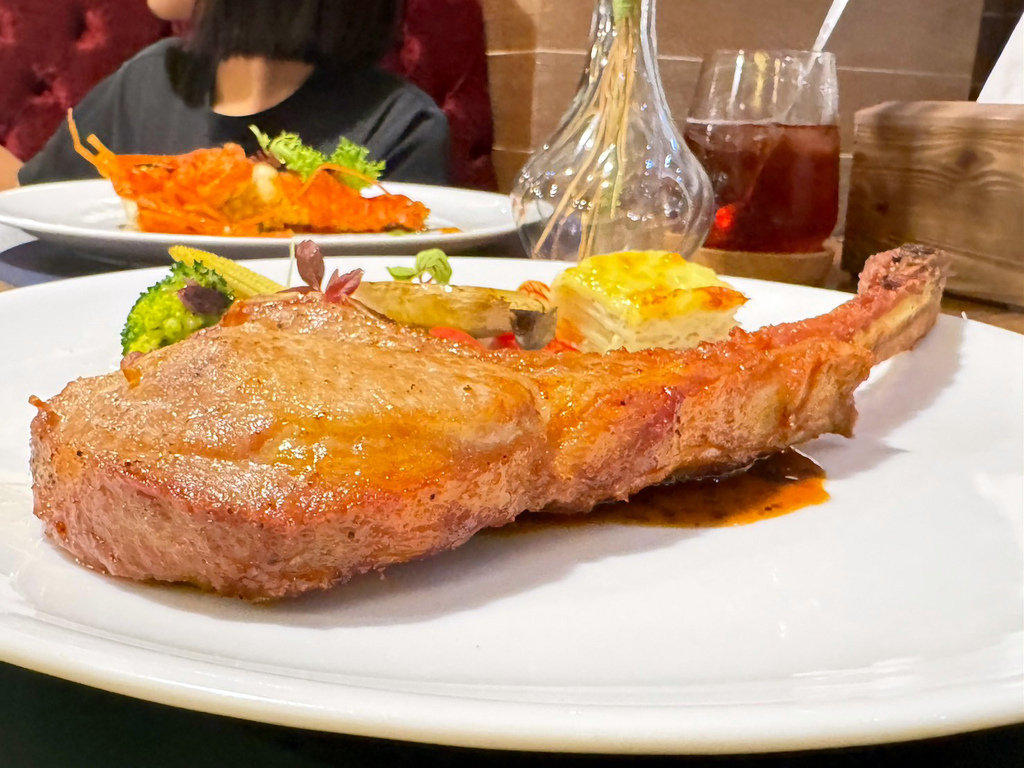 台南美食推薦【暖心時光義法小館】享用精緻義法料理│豬排切面細節