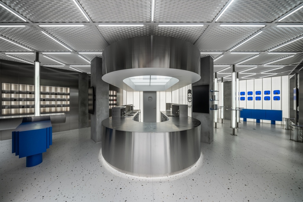 台南商業空間設計推薦│亞筑室內設計│Q哥手搖飲店│吸睛科技感