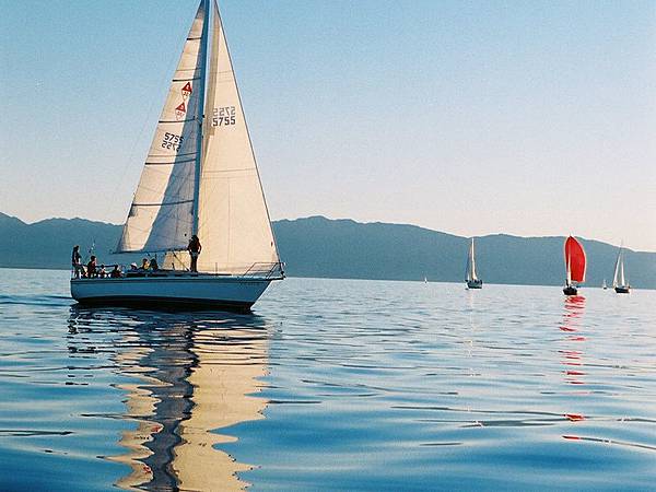 great-salt-lake-sailboat0_fafd07ec-d70a-2ed5-d5ce24ef94885202.jpg